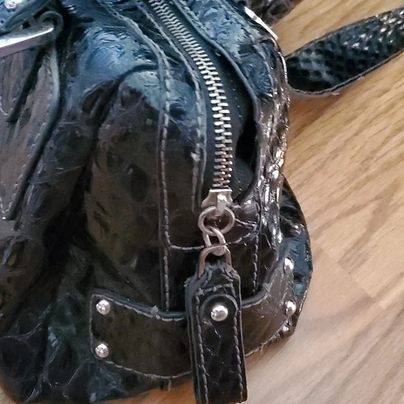 Guess Purse - Picture 5 of 10